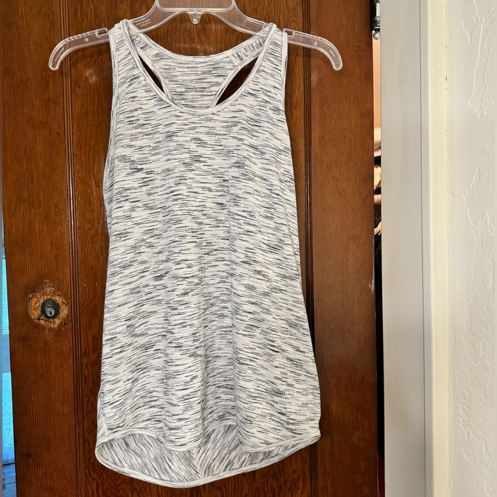 Lululemon Essential Tank Women’s SIZE 2